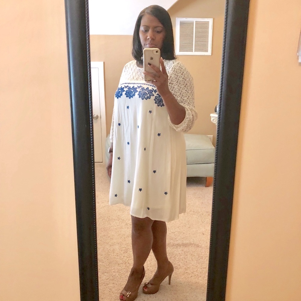 🤑SOLD🤑 BEAUTIFUL SWING DRESS WITH LACE 👗